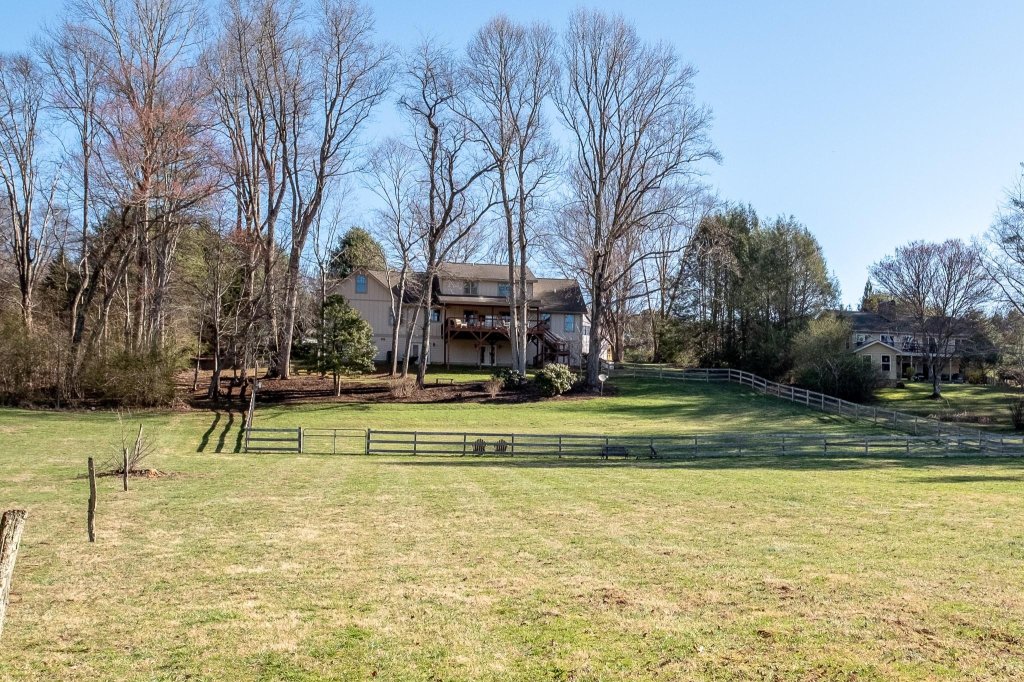 11 Overcrest Circle