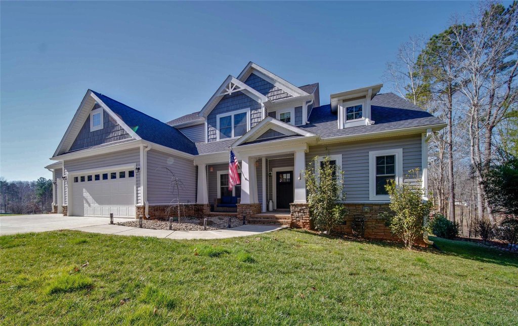 3653 Lake Bluff Drive
