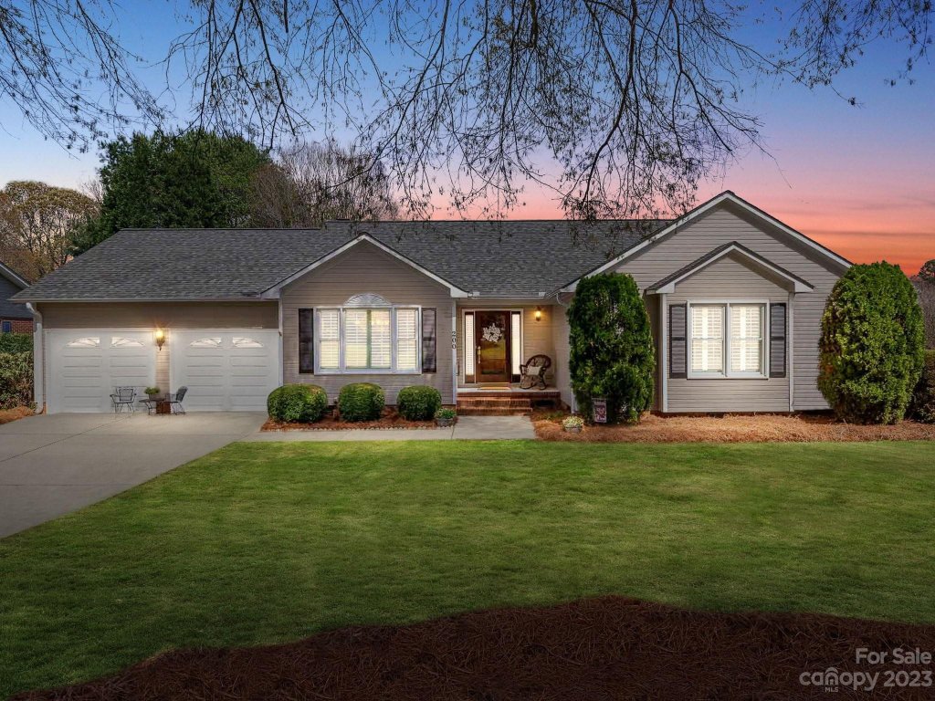 200 Gallarie Place