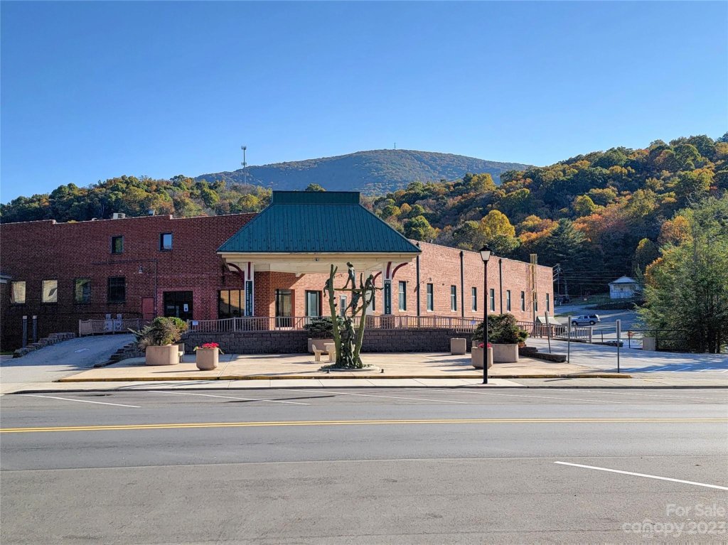 215 S Jefferson Avenue 102