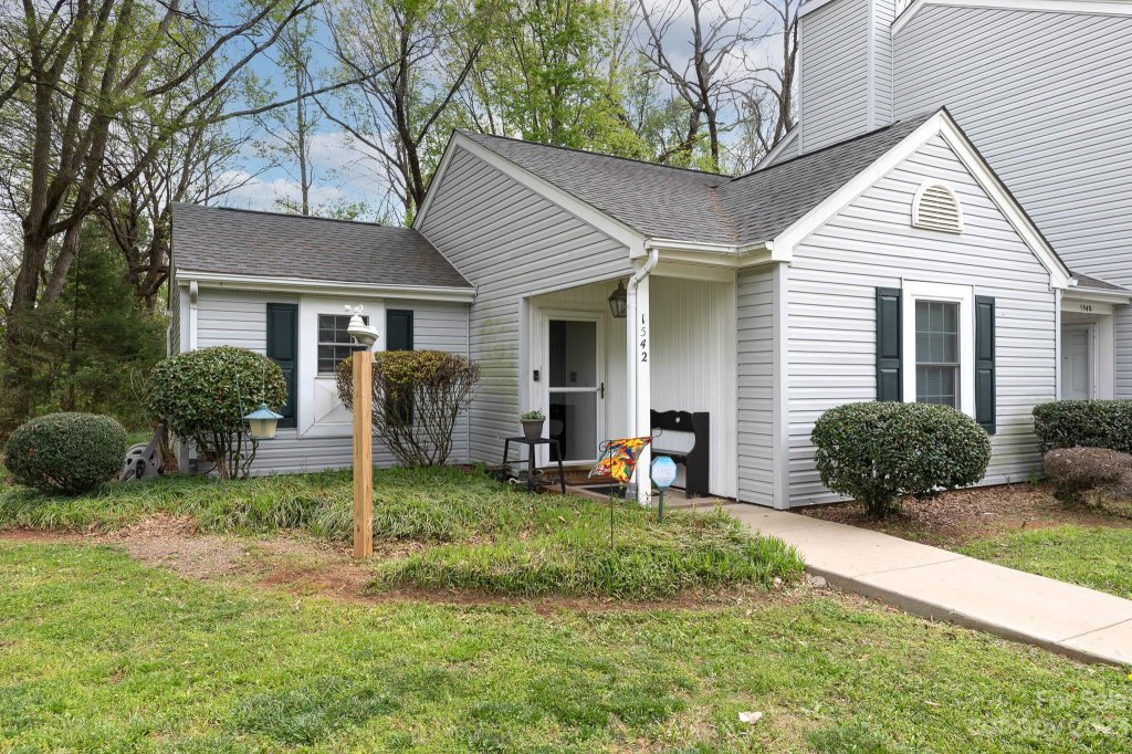 1542 Hunt Club Court