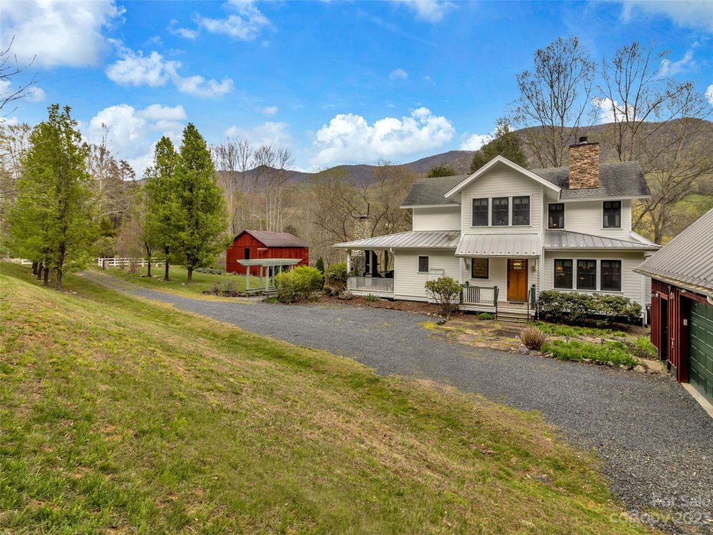 95 White Water Drive