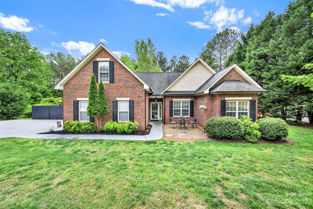 7082 Pine Ridge Drive