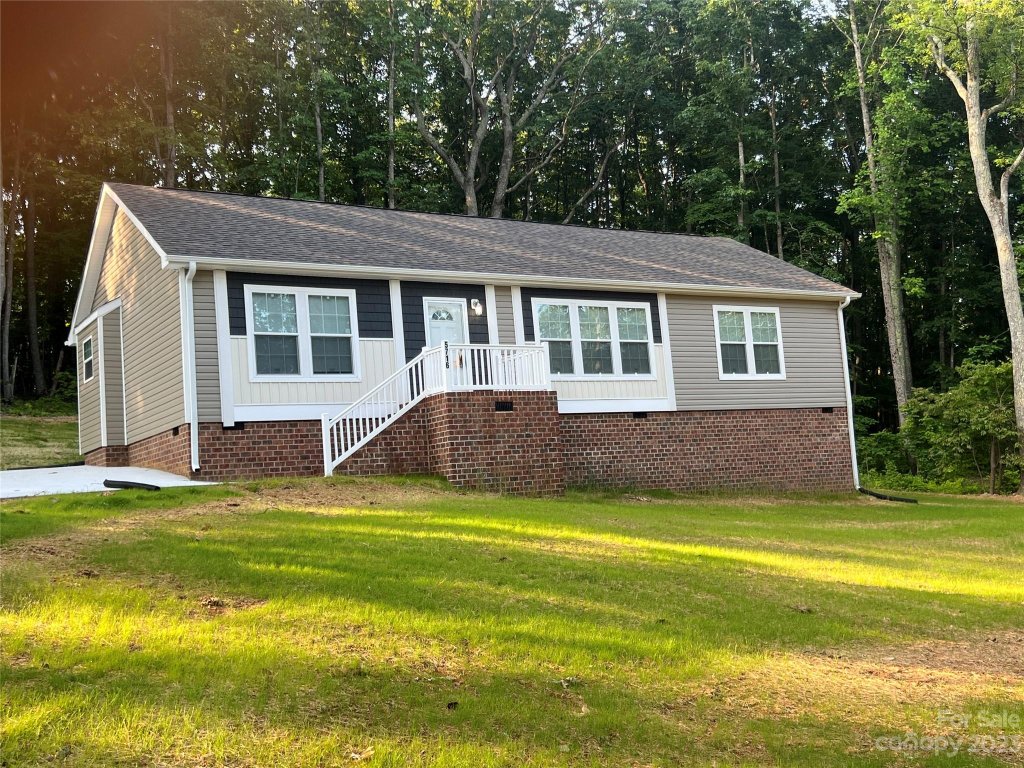 Plank Estates, Iron Station community