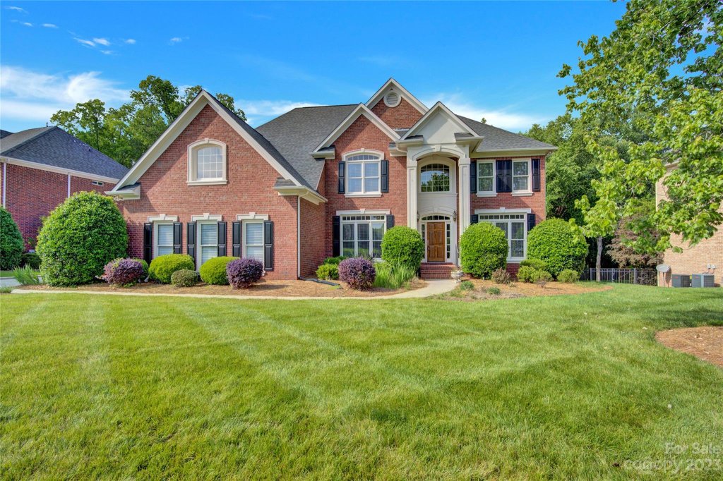 5841 Woodleigh Oaks Drive