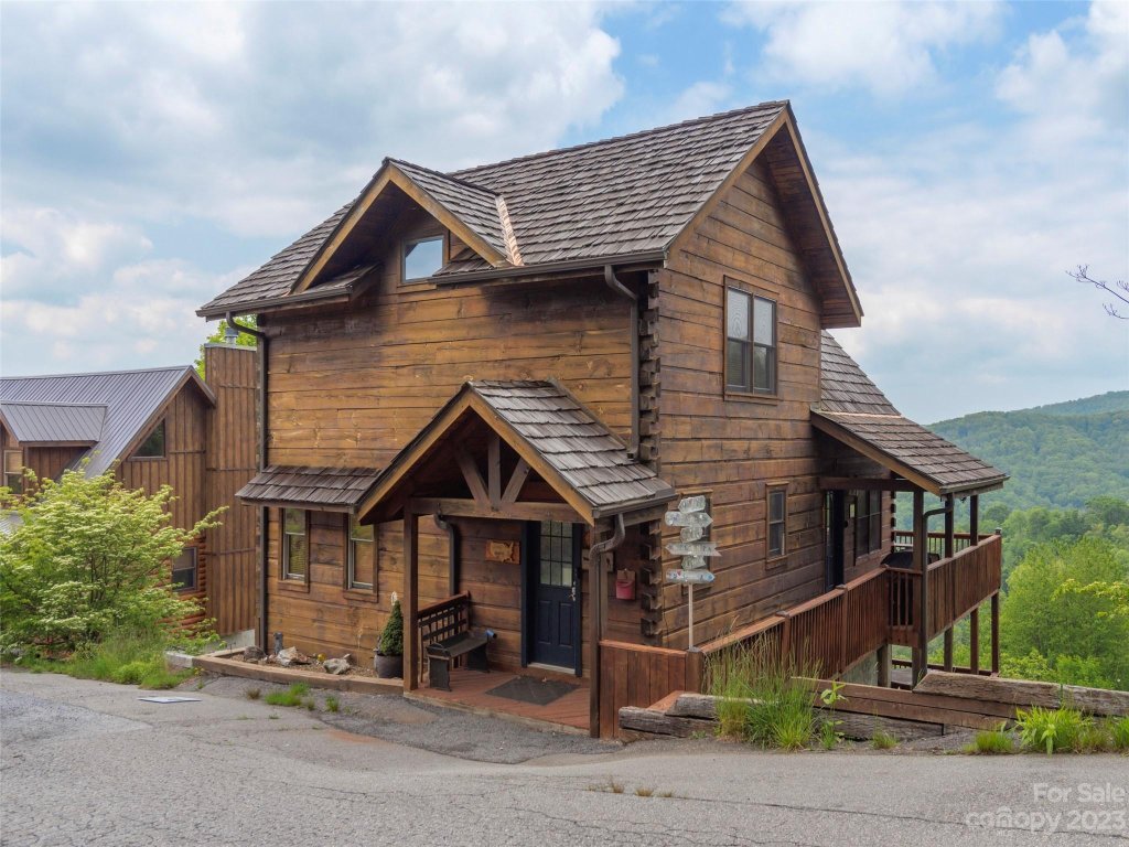 121 Scenic Wolf Drive