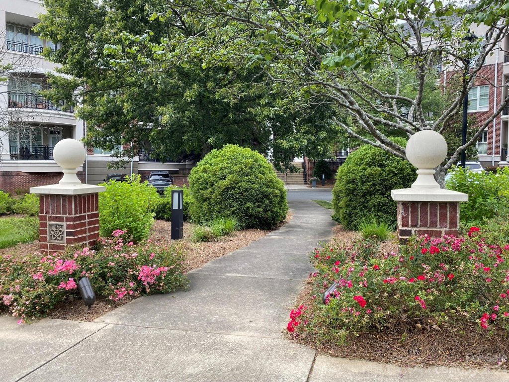 5425 Closeburn Road 213