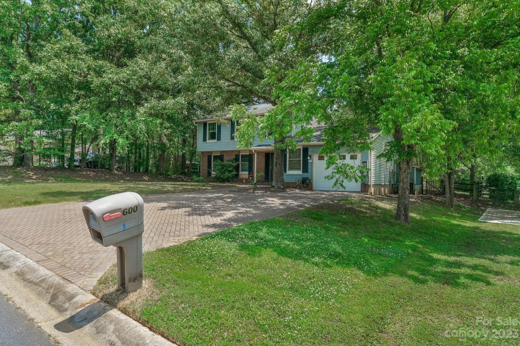 600 Vista Grande Circle