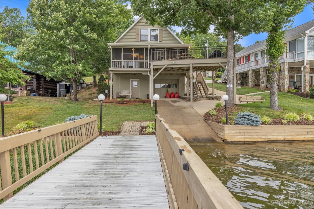 716 Shoreline Road