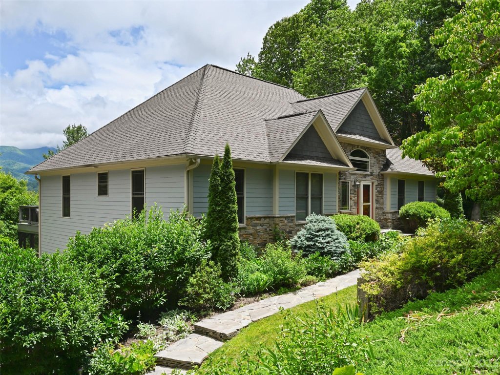 224 Hawks Crest Lane