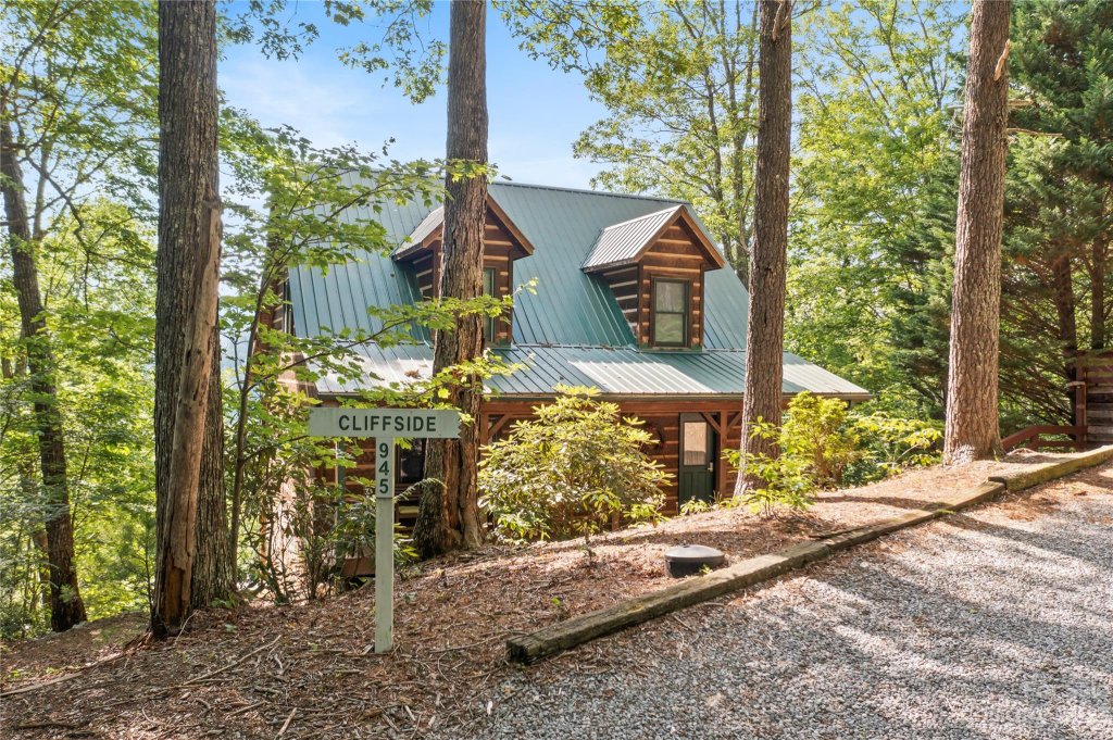 945 Wagon Ridge Lane