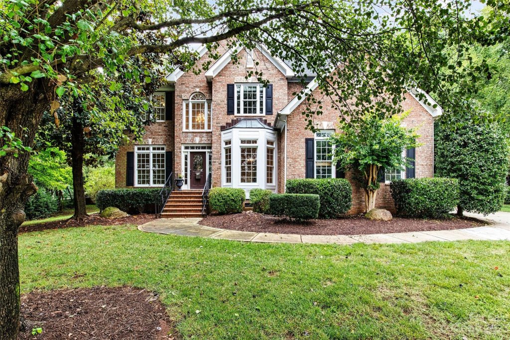 105 Castle Bay Court