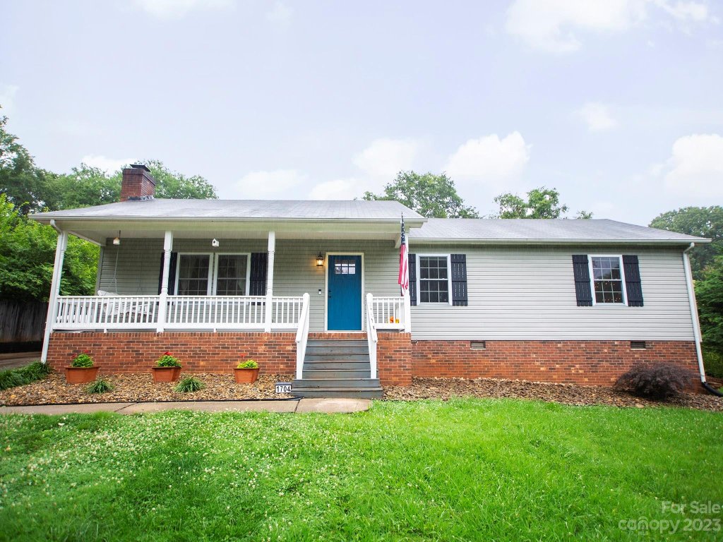 1704 Cardinal Court