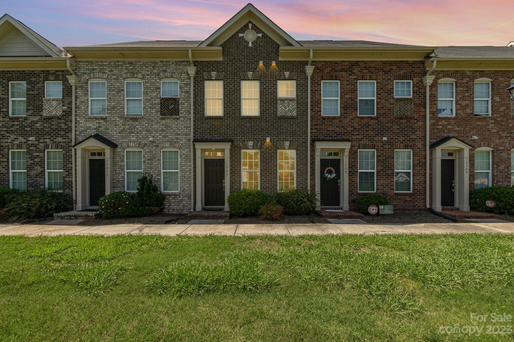 11008 Cedar Walk Lane