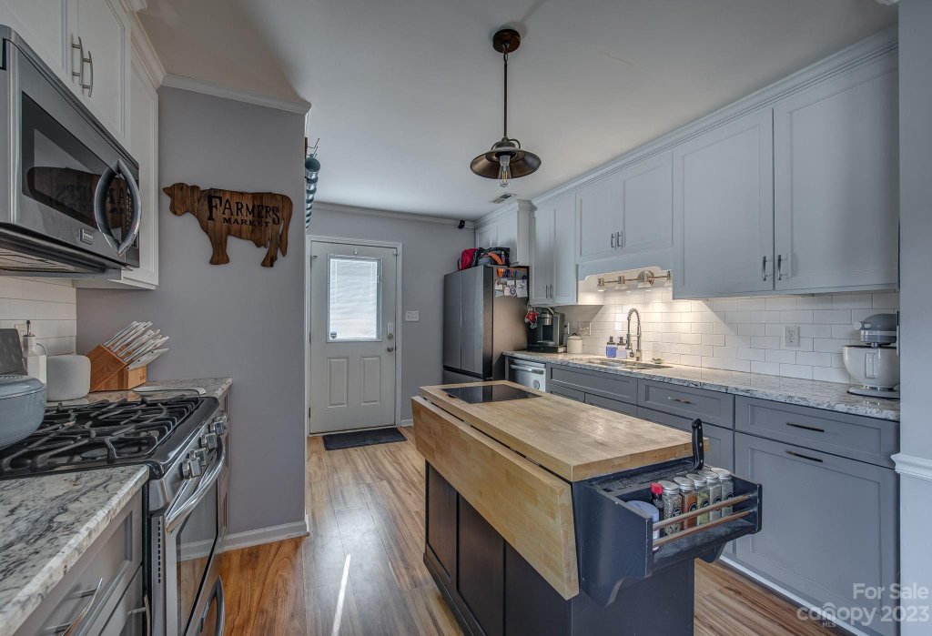 1403 Abbey Place Drive