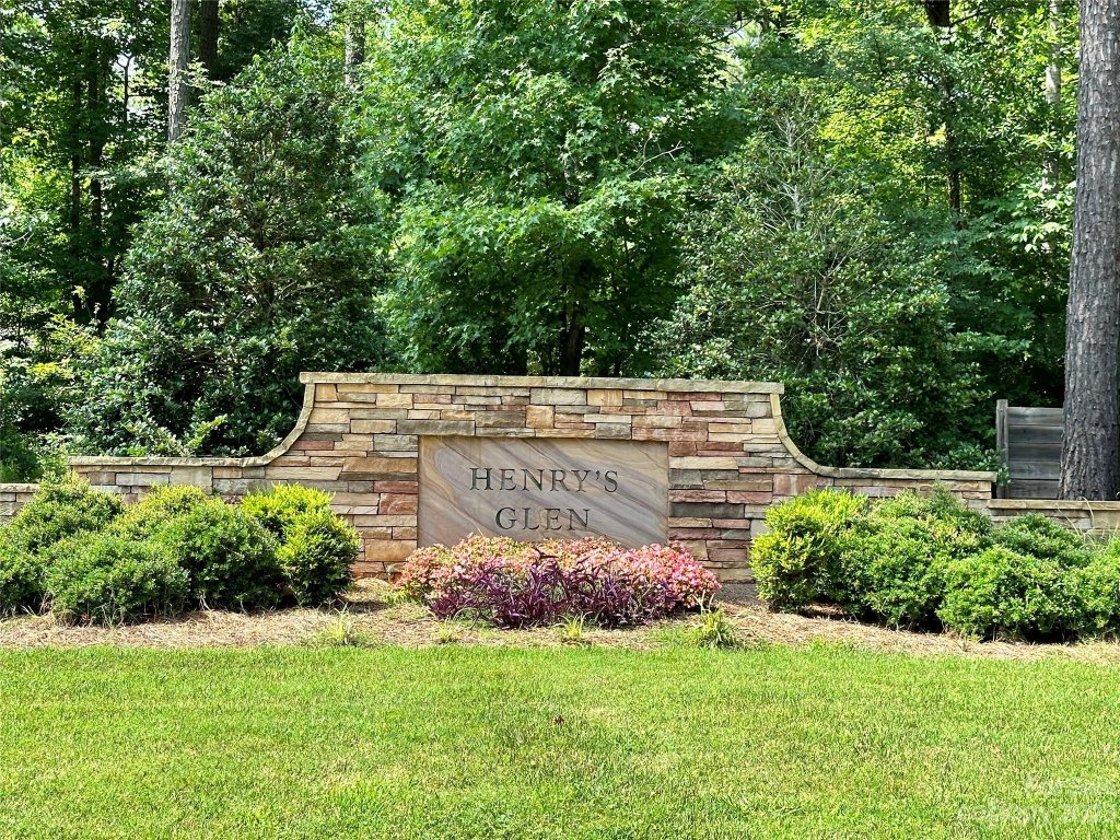 1042 Ledge Wood Lane