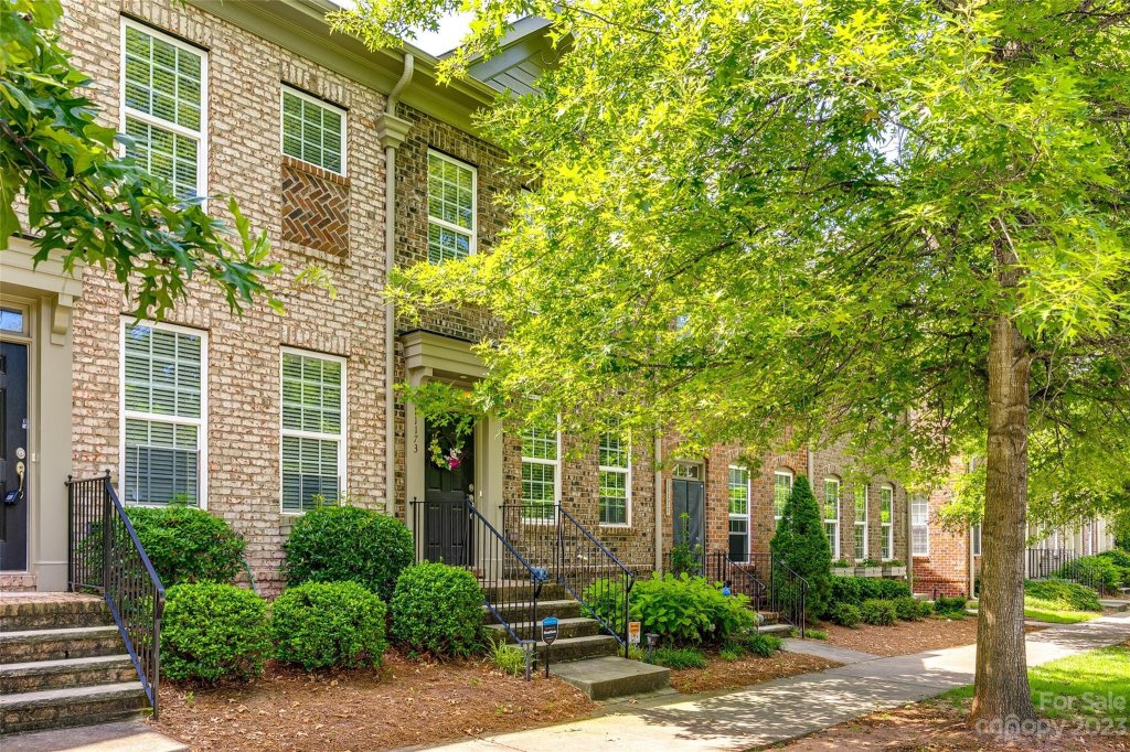 11173 Cedar Walk Lane