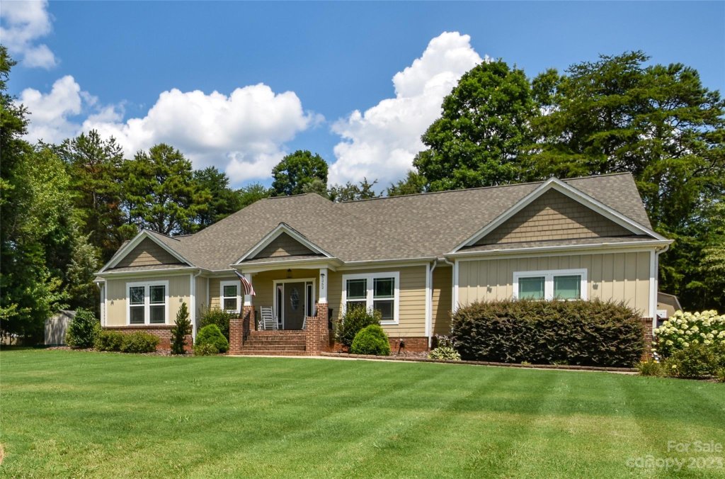 5252 Ridge Lane Circle