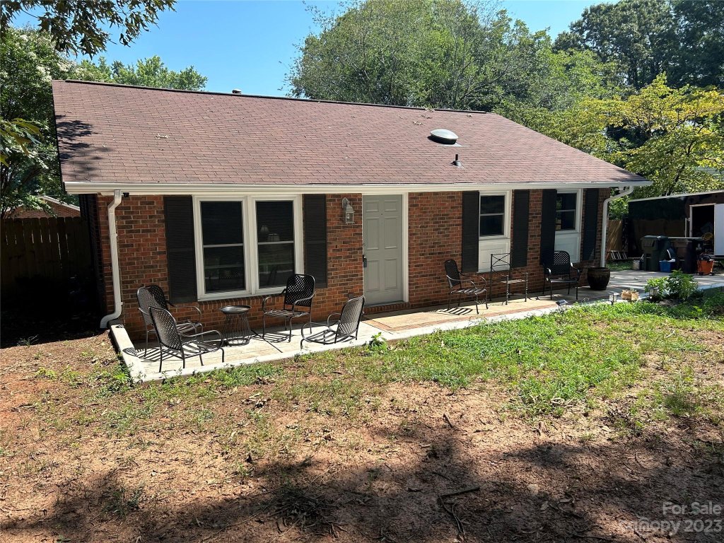 1109 Pinewood Road