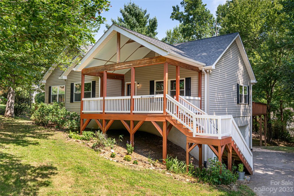 307 Golden Hawk Trail