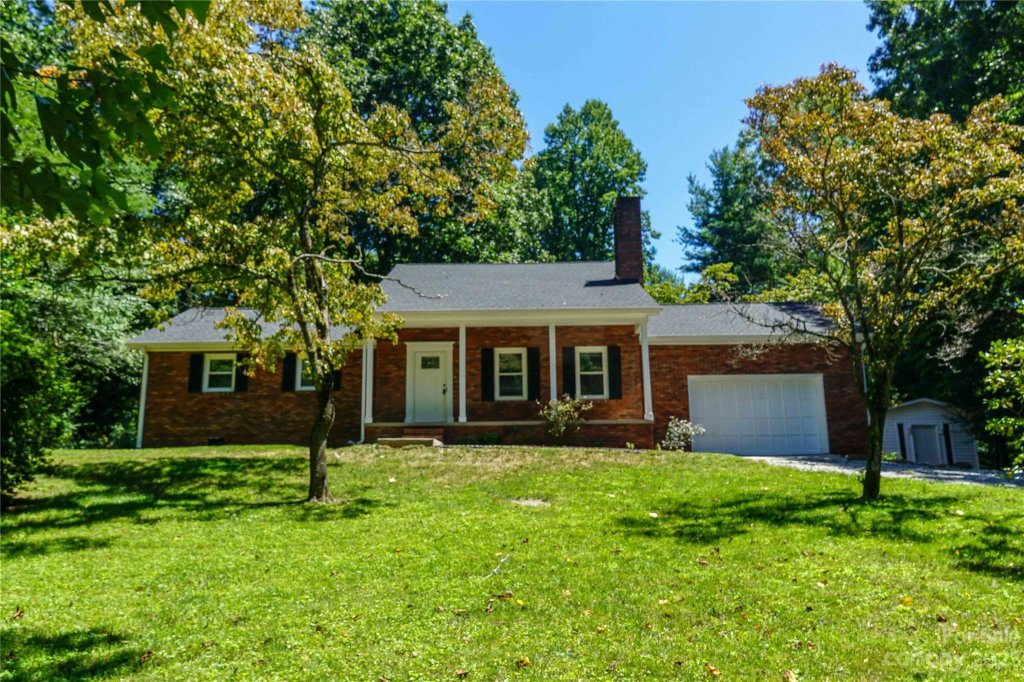 102 Greenbriar Avenue