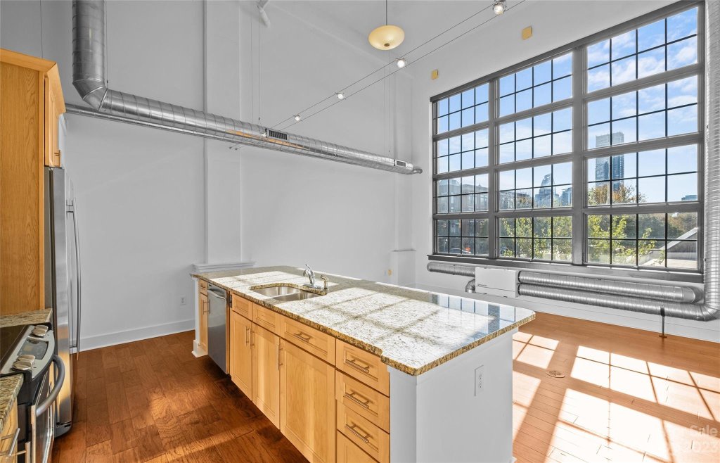 715 N Graham Street 205