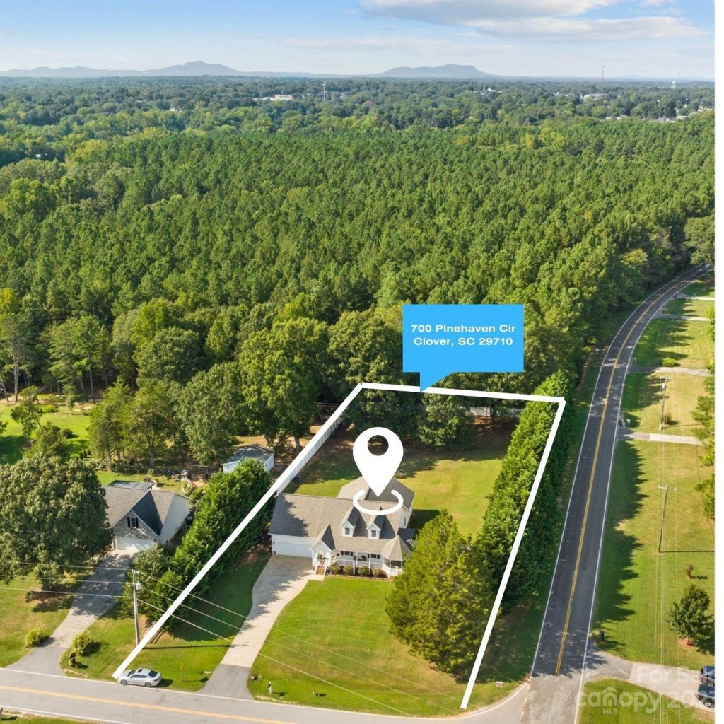 700 Pinehaven Circle