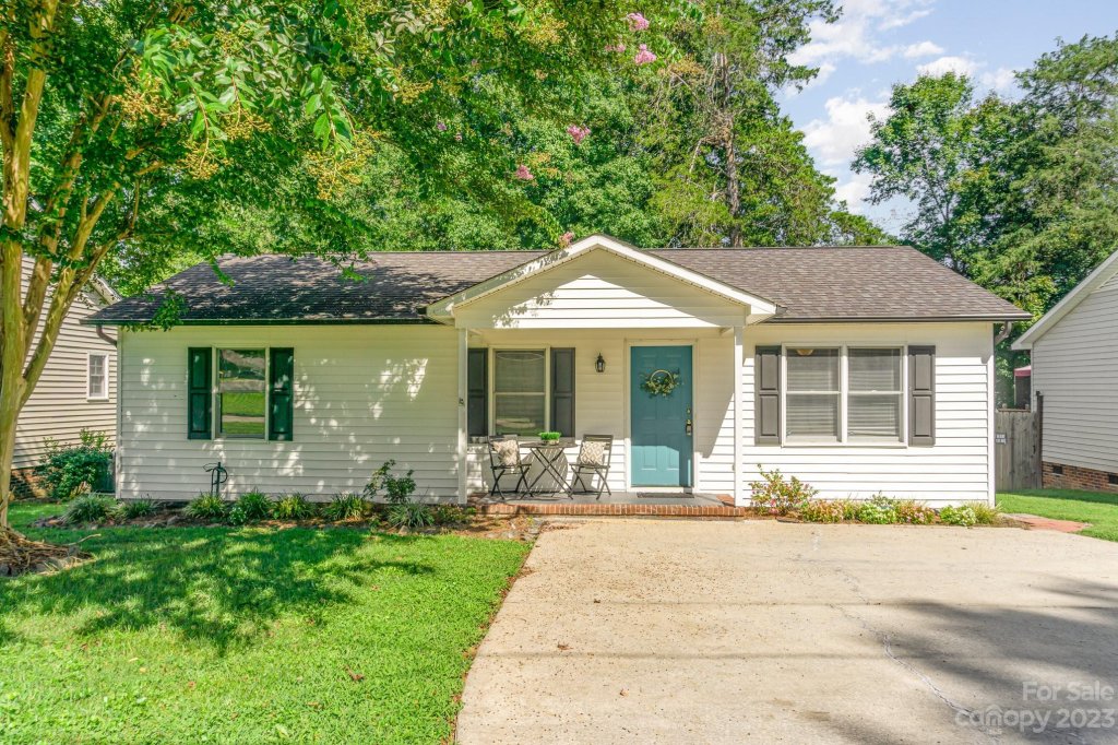 1318 Ridgewood Drive