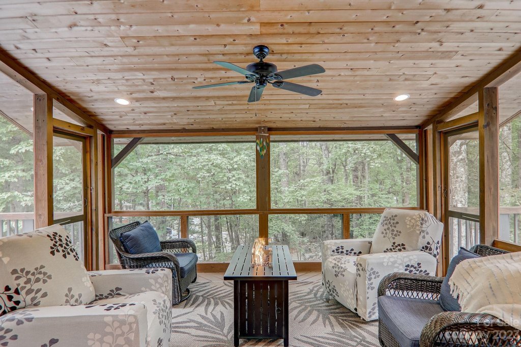 186 Breezewood Circle