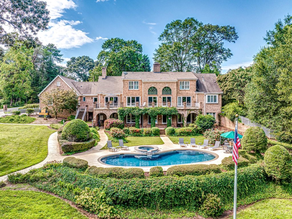 15809 Shoreway Drive