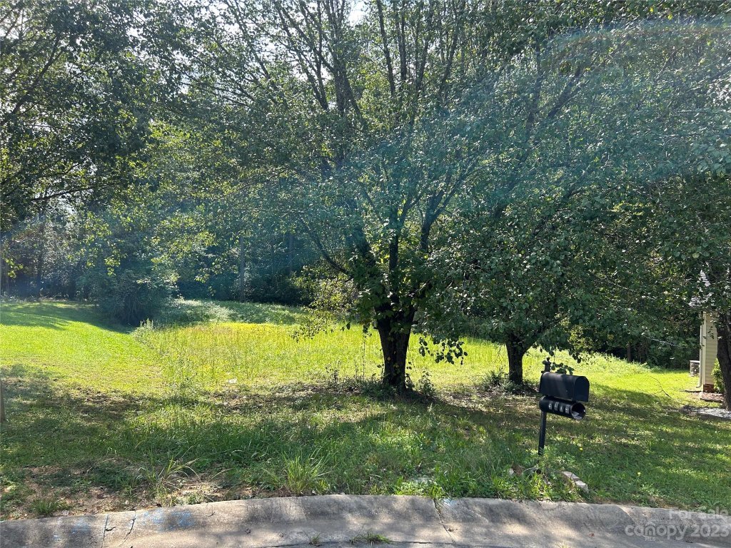 9404 Northwoods Forest Drive