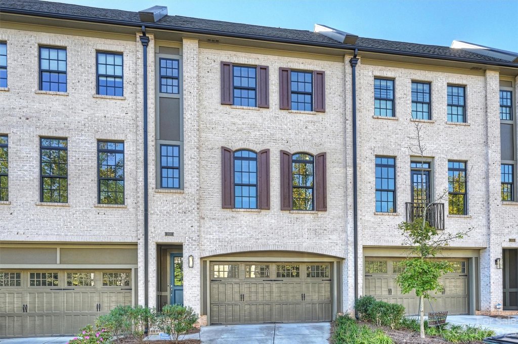 2828 Hillside Springs Drive