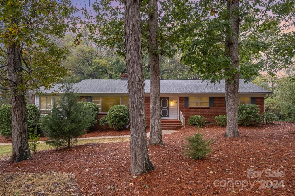 1804 Marlwood Circle