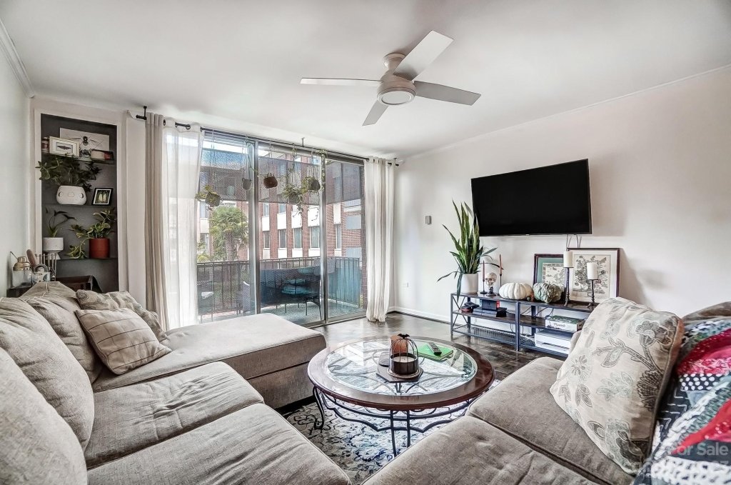 1300 Queens Road 208