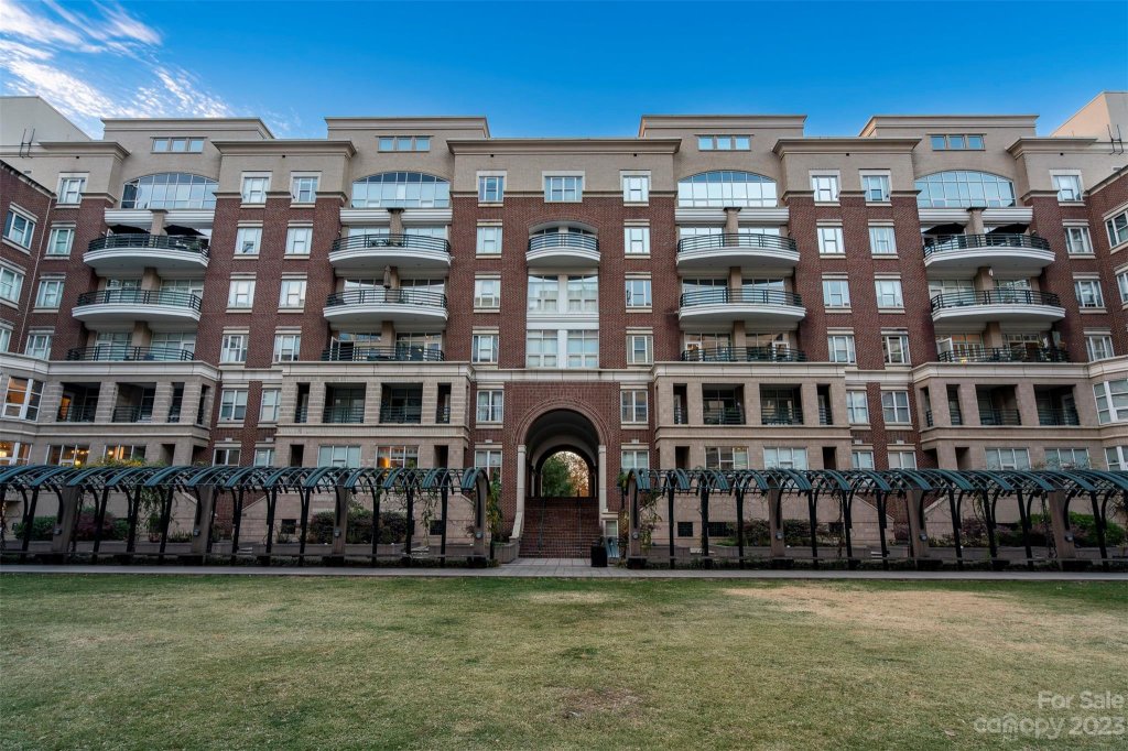 400 N Church Street 513