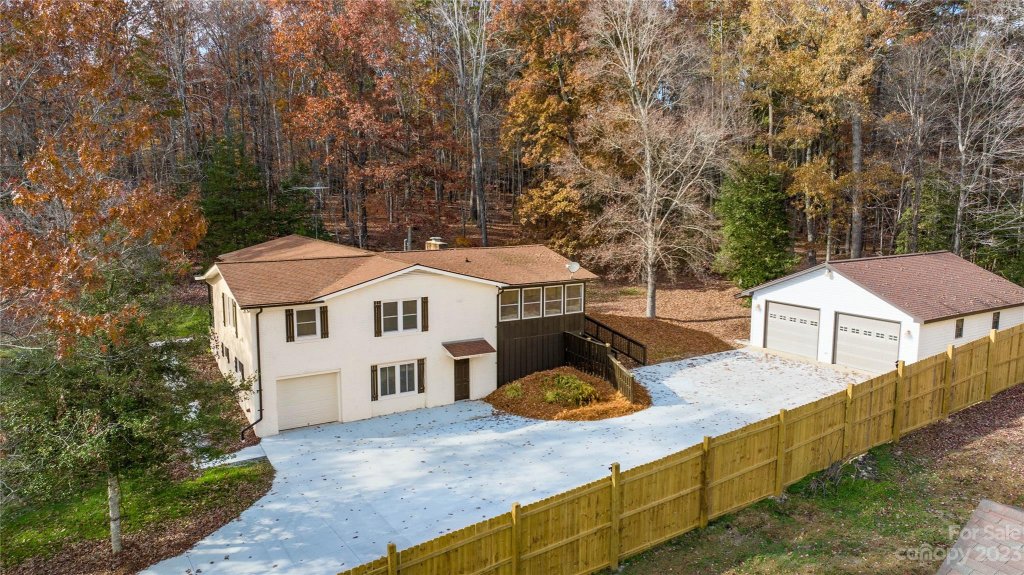 220 Holly Hills Drive