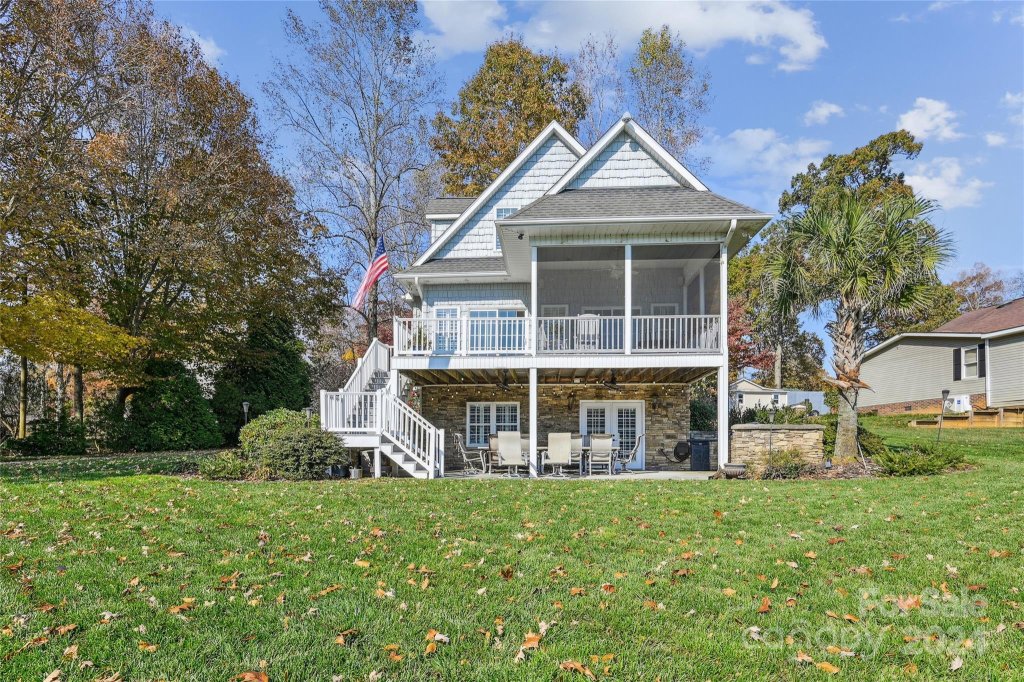979 Shore Acres Road