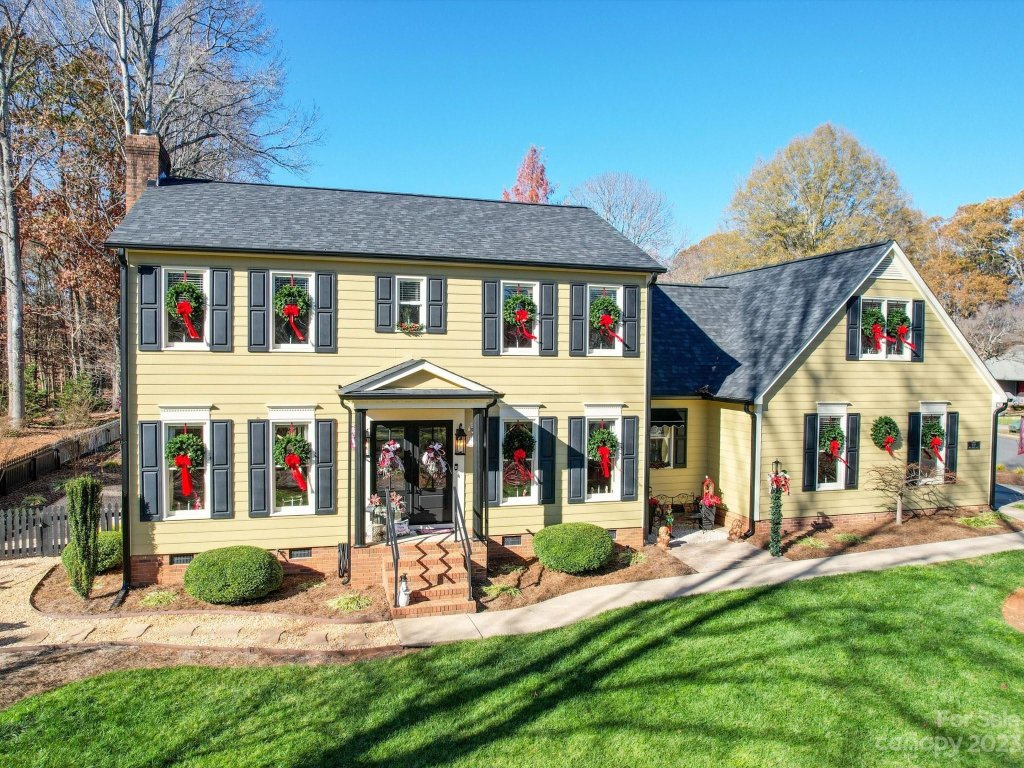 907 Paul Revere Lane