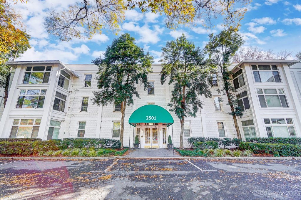 2501 Roswell Avenue 306