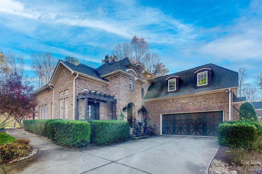 9129 Shorewood Place