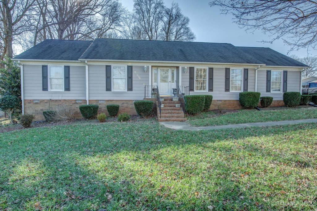 205 Woodbriar Trail