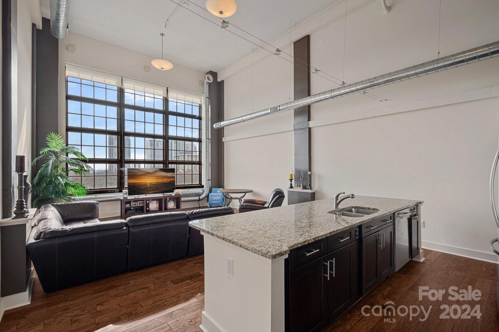 715 N Graham Street 502