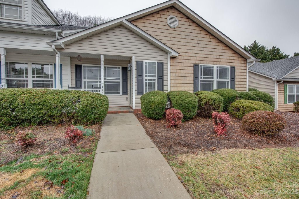 718 Dalebrook Lane
