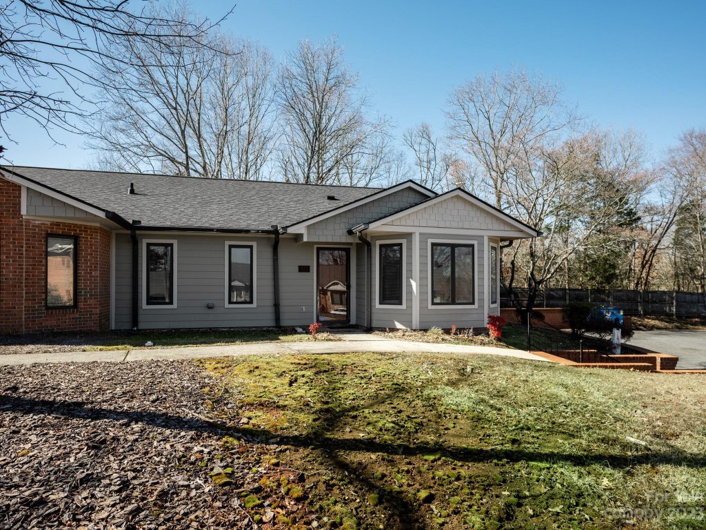1115 Hanford Place