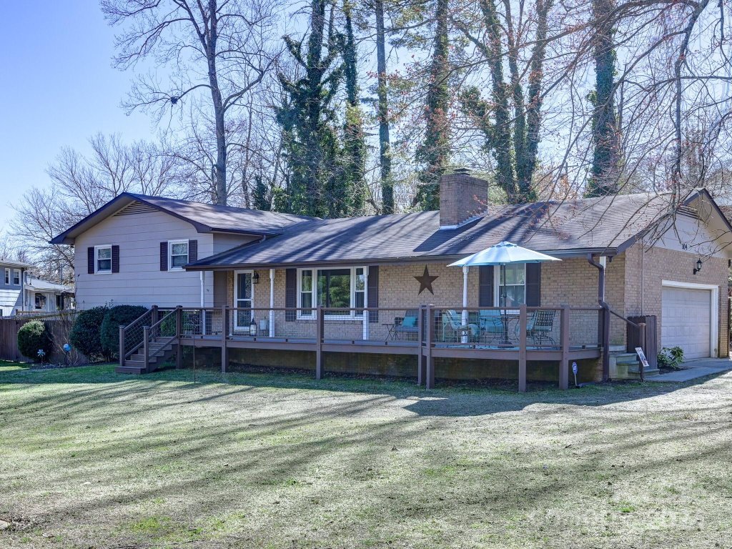 104 Lyndon Lane