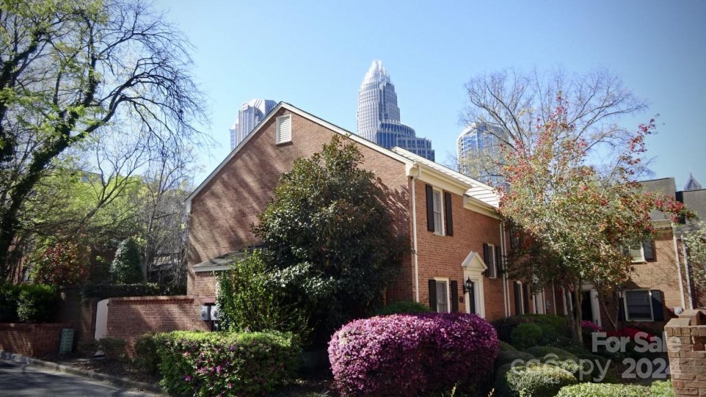 500 Poplar Street E