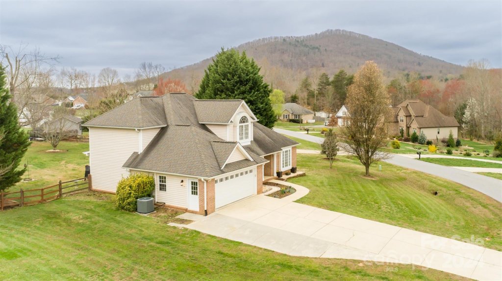 1446 Sweetbriar Lane