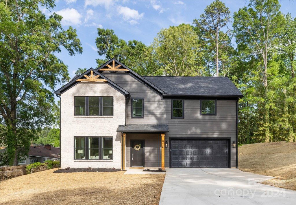 814 Paramount Circle