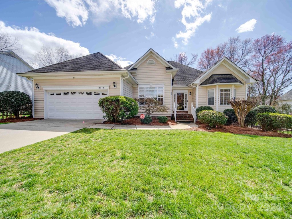 19617 Coachmans Trace