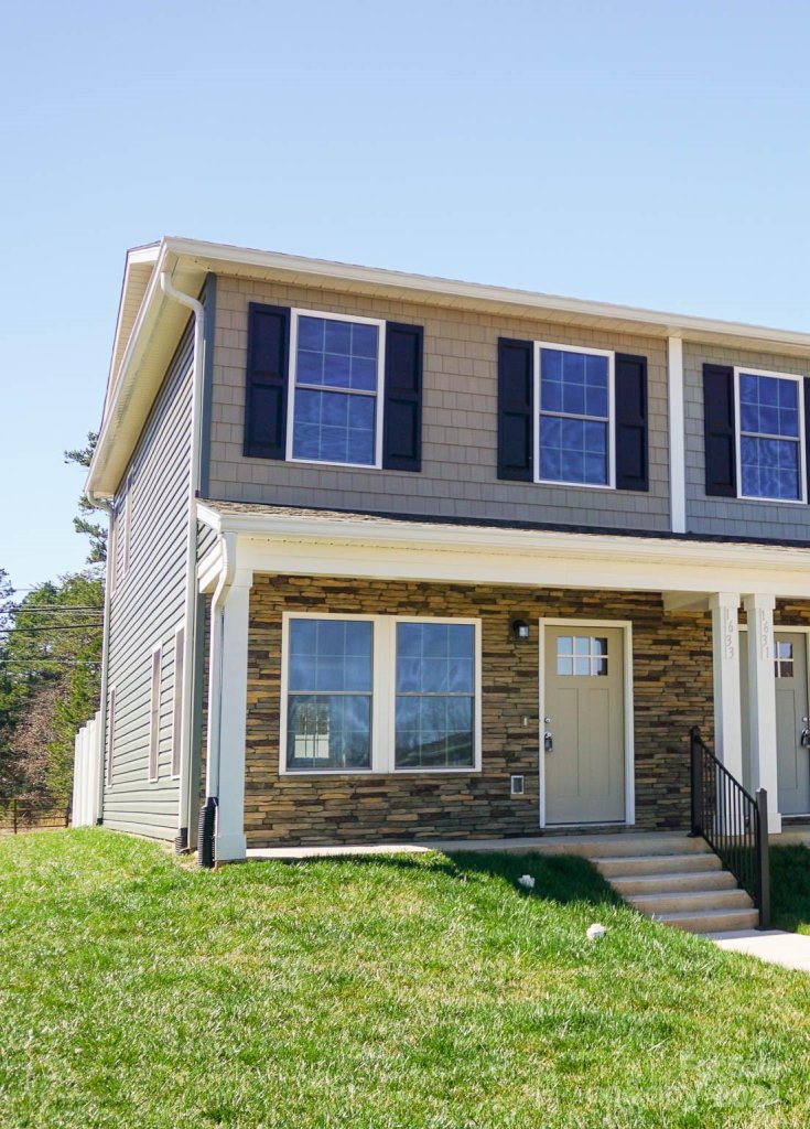 1633 Oak Leaf Drive